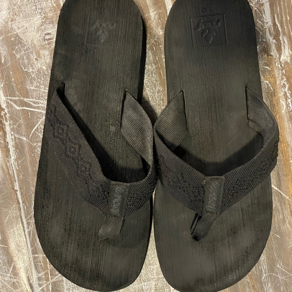 Size 10 womens Reef flip flops